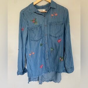 Standard Grace Embroidered Chambray Distressed Button Down Size Small